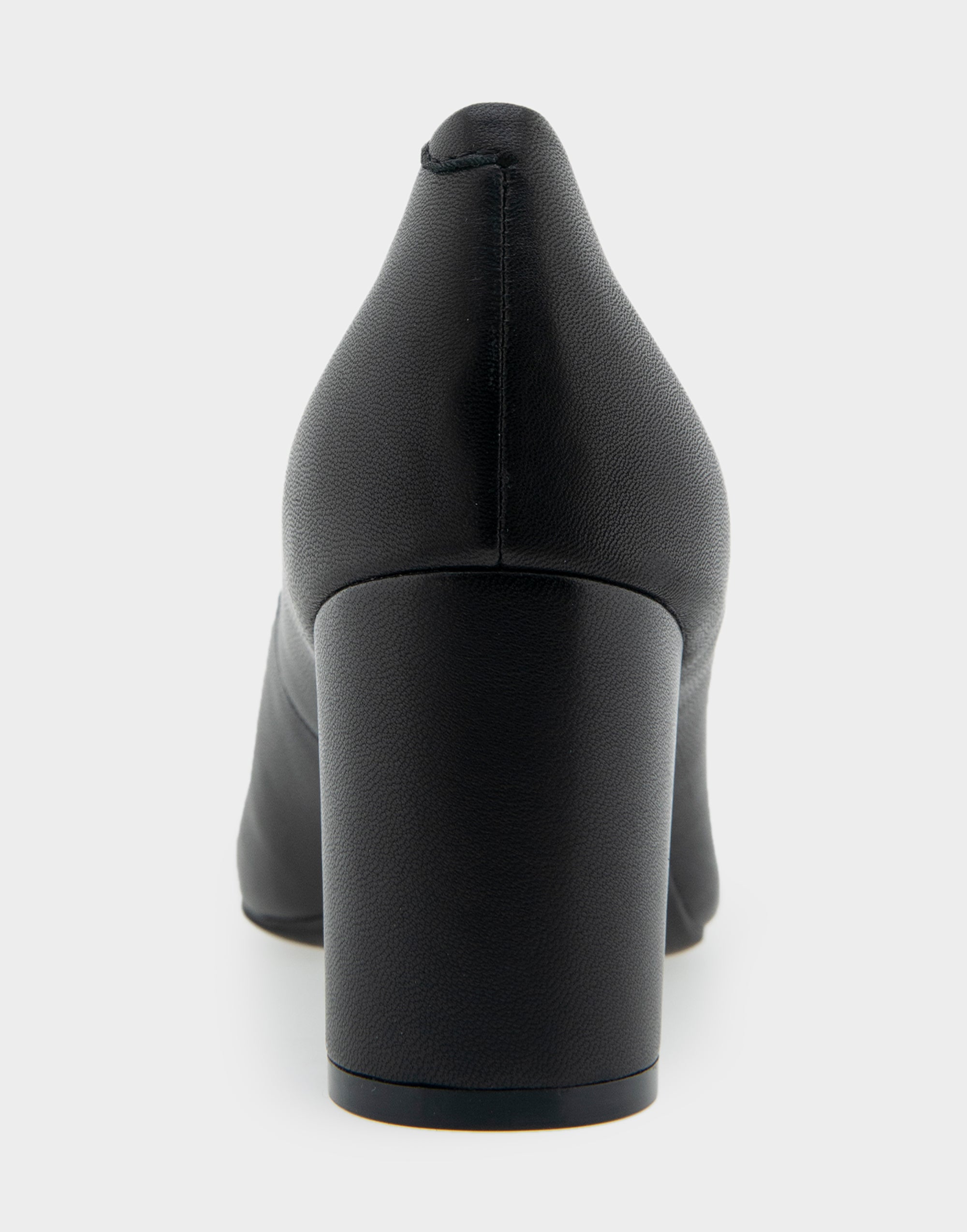 Betsy - Image 5